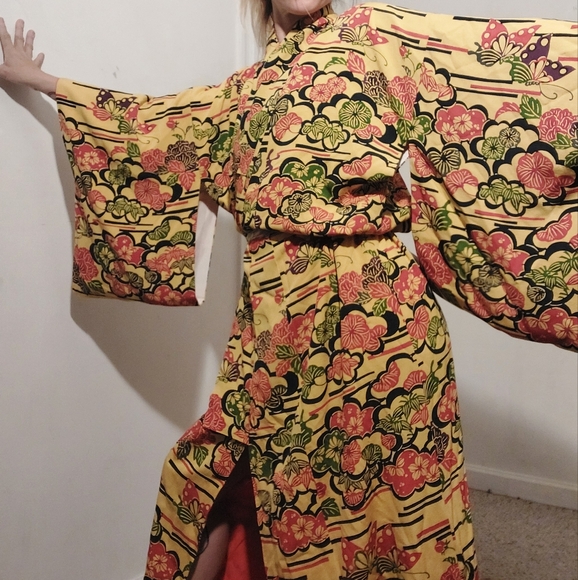 HoSt pIcK - Japanese silk Kimono w/ surreal mod ~ mid century floral pattern - Picture 2 of 16